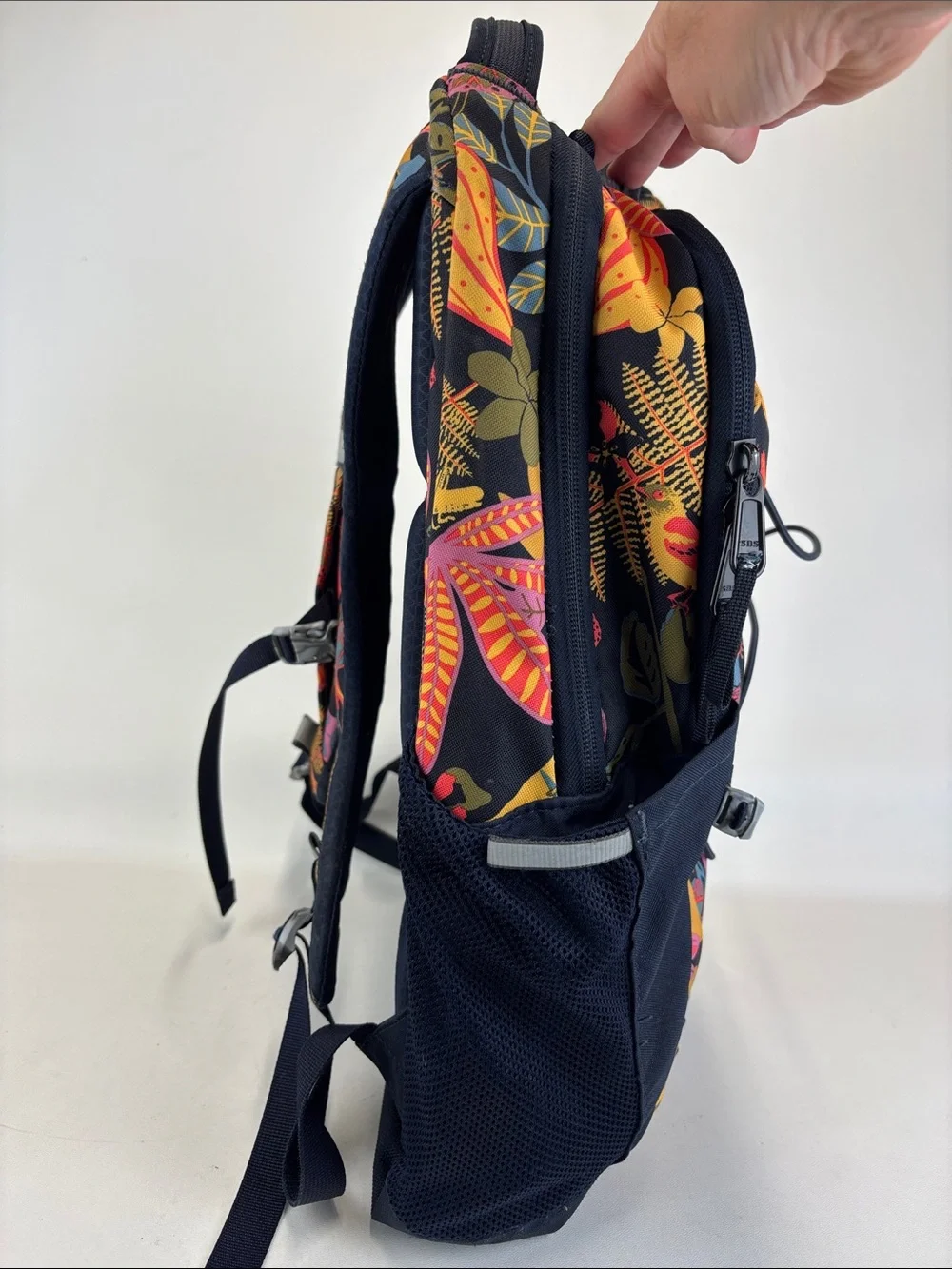 THE NORTH FACE Women's Jester Backpack Navy Lone Wanderer Print Tropical
